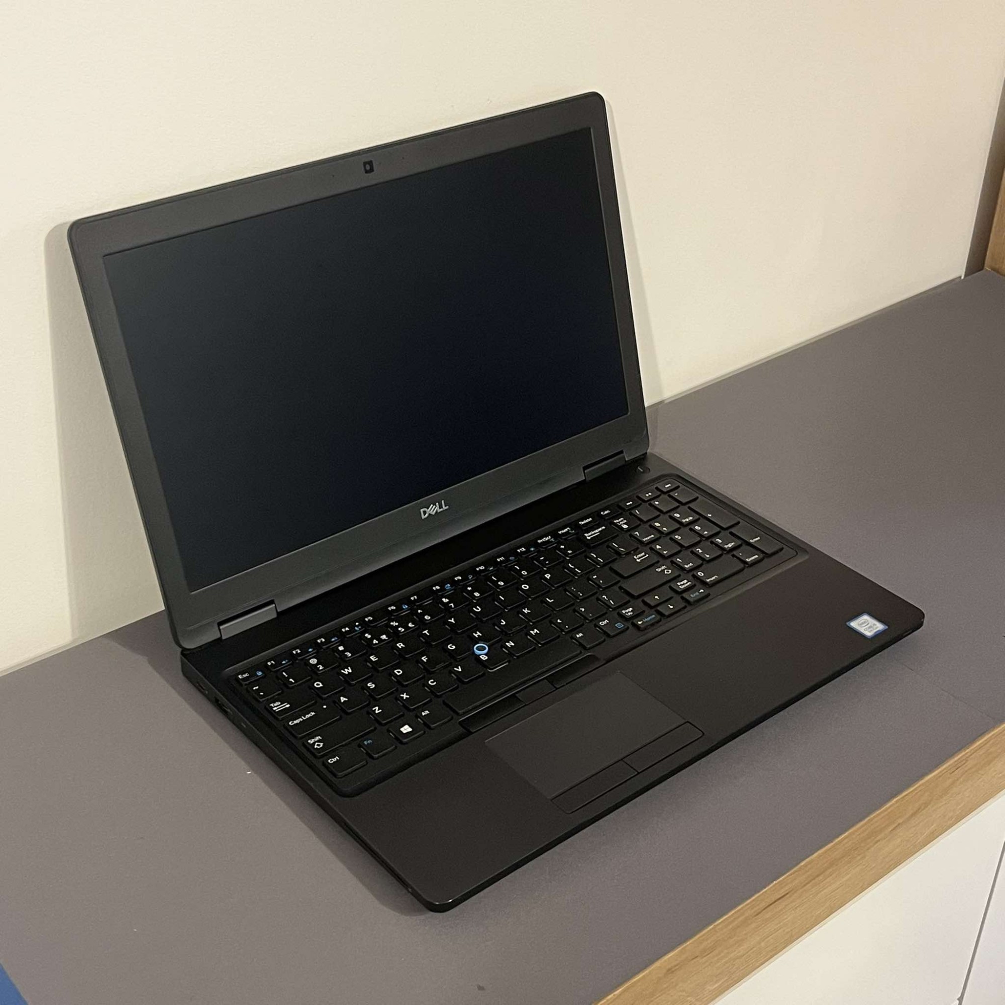 Dell Latitude 5590 Dell Latitude 5590
