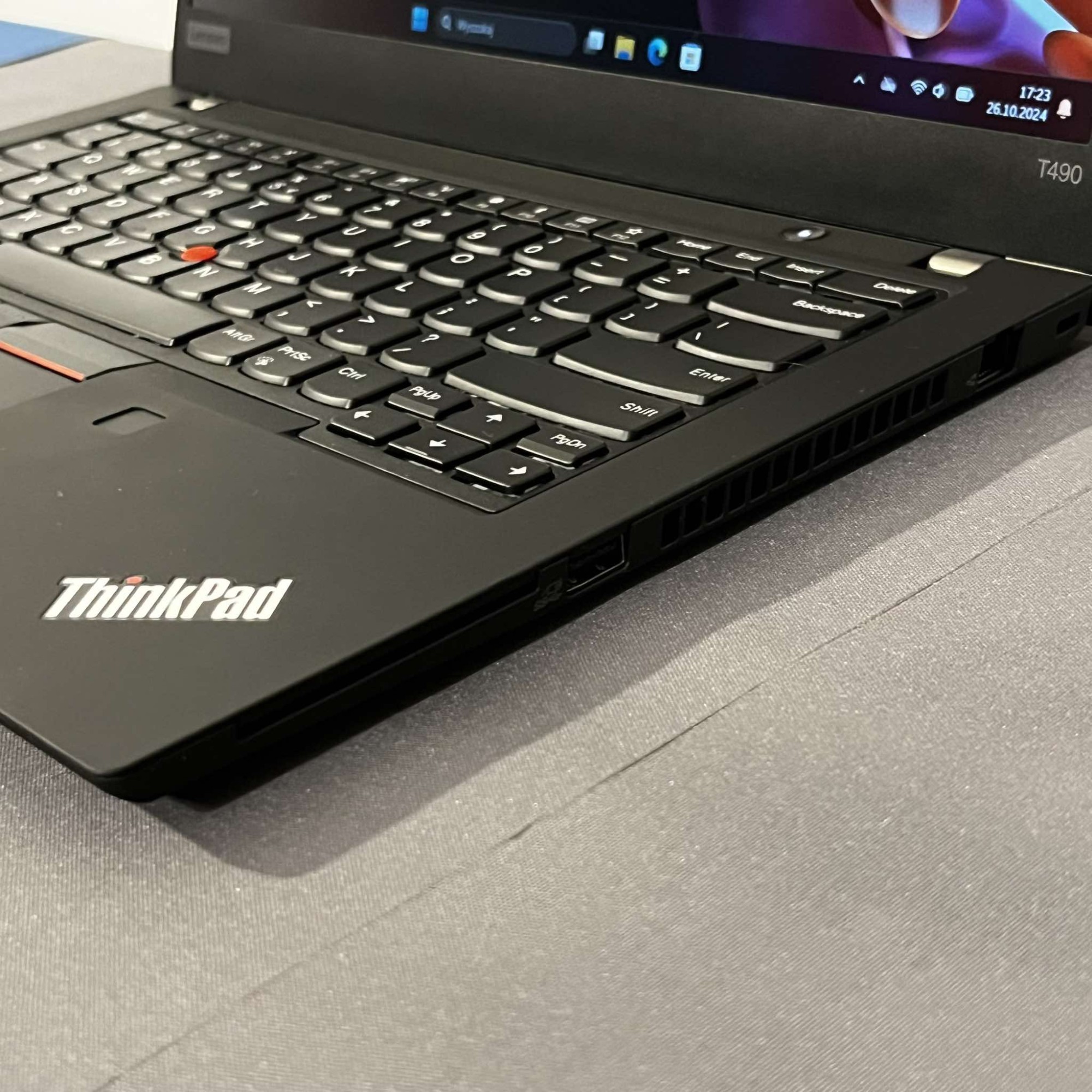Lenovo ThinkPad T490 Lenovo ThinkPad T490