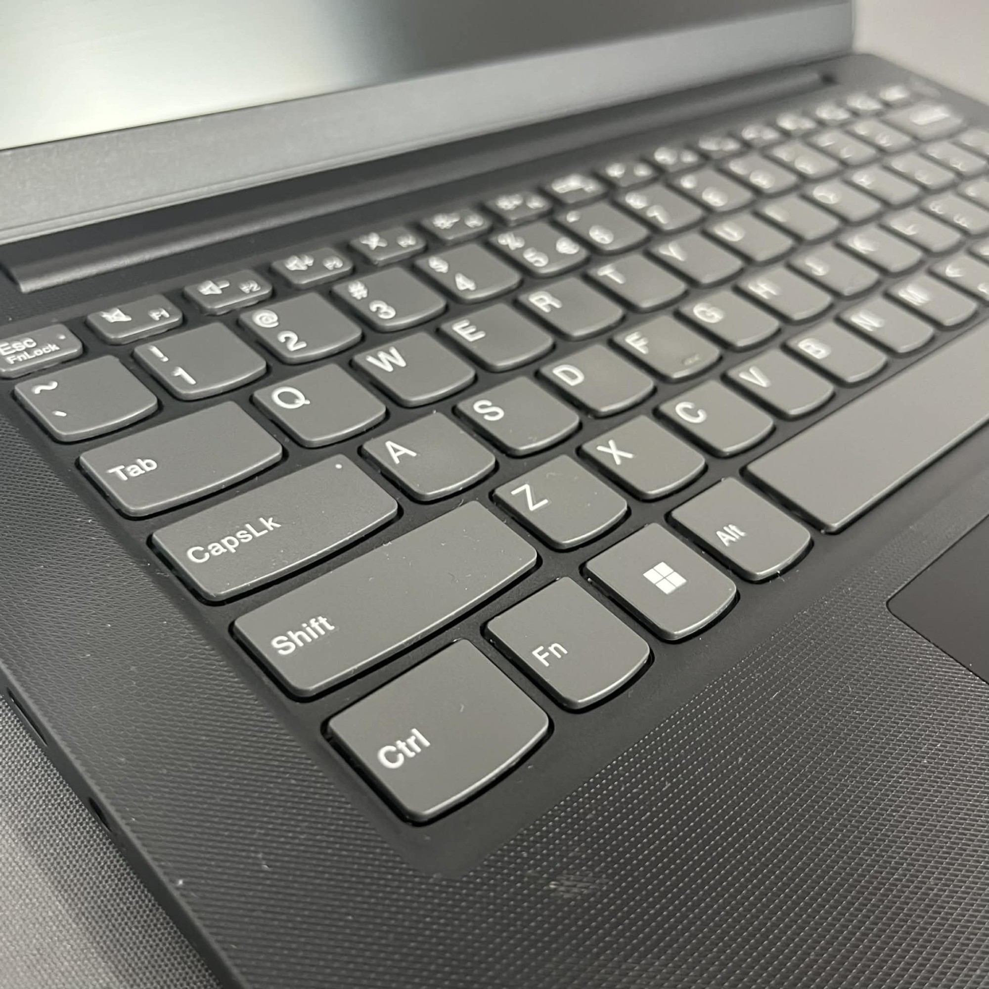 Lenovo V14 G4 AMN