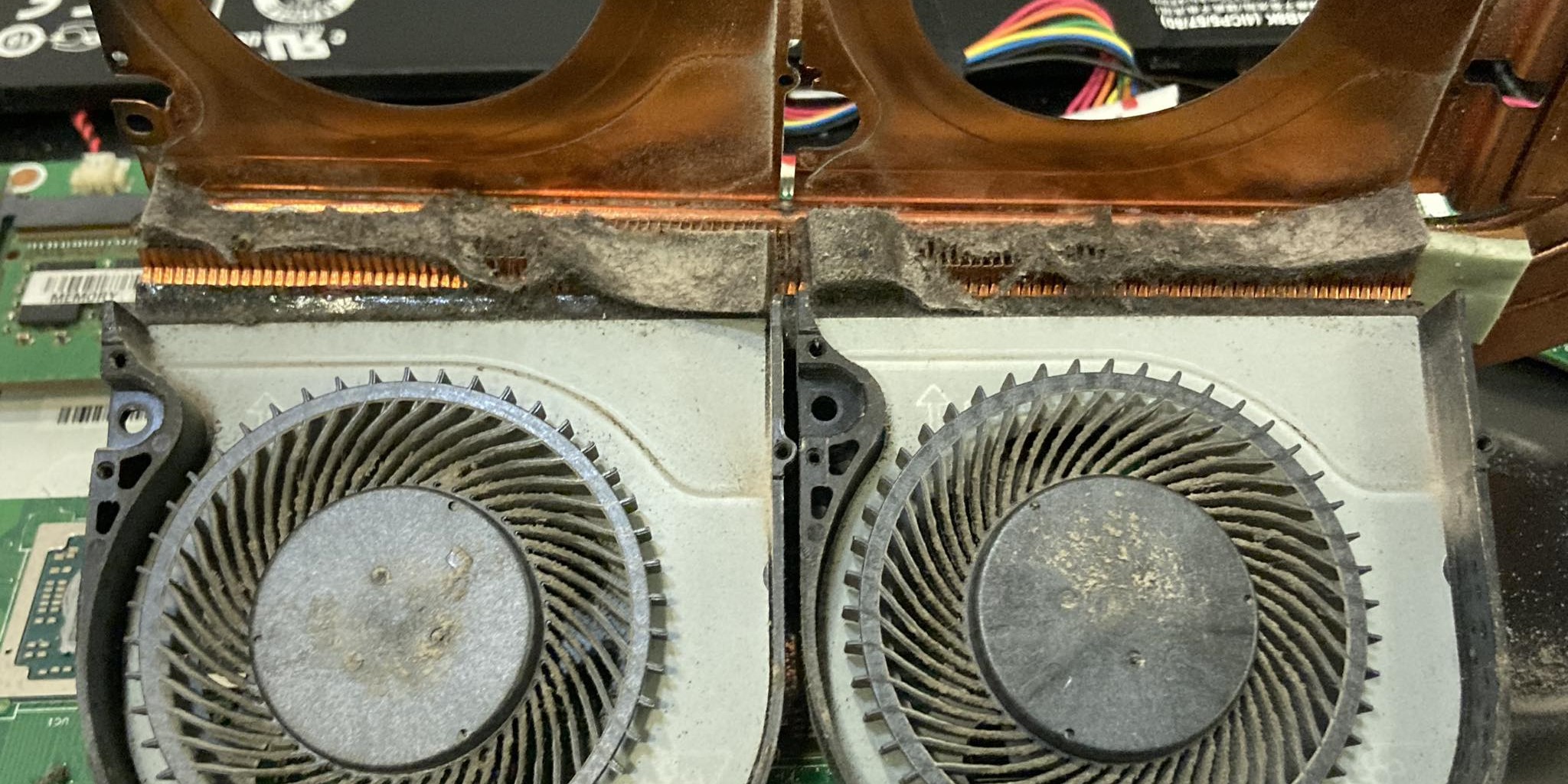 Kurz blokujący radiator laptopa